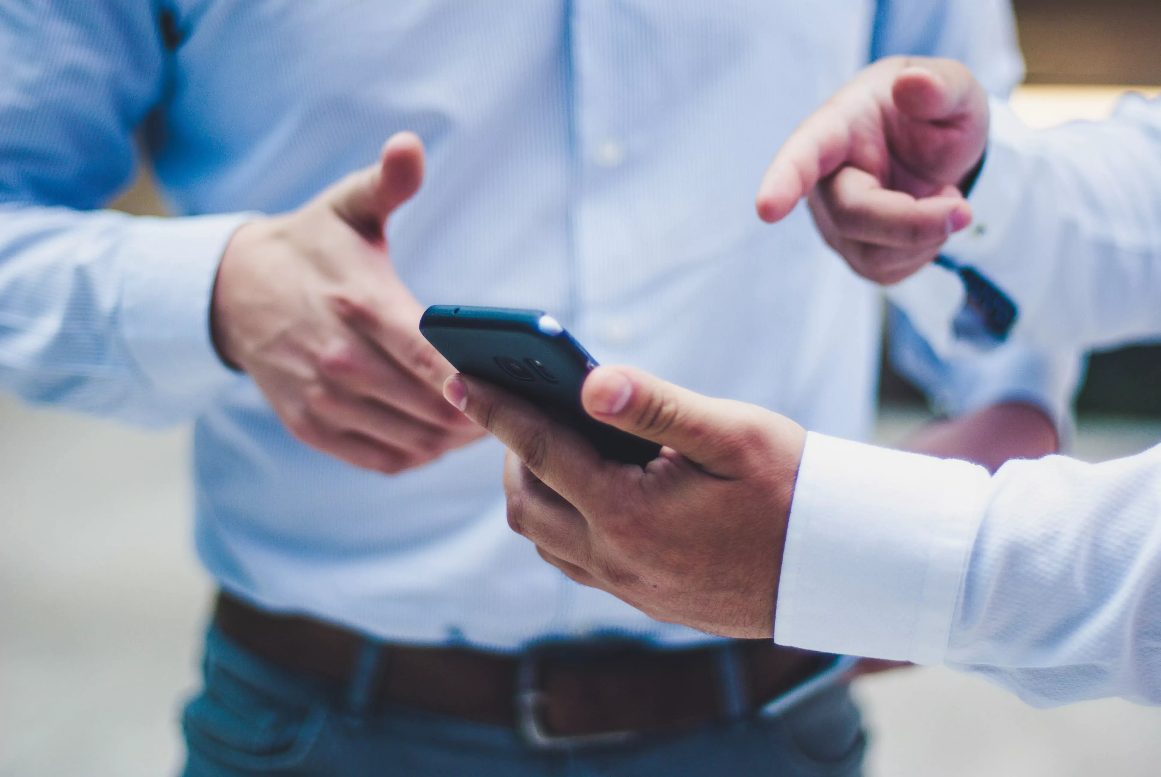 A picture of two people looking at a cell phone